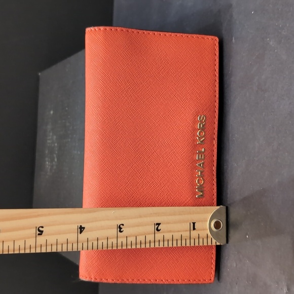 Michael Kors Women's Orange Leather Jet Set Slim Travel Wallet. - Picture 3 of 5